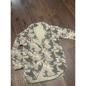 Cozy Camo Sherpa Fleece Jacket Women's Size Small Button Front Collared